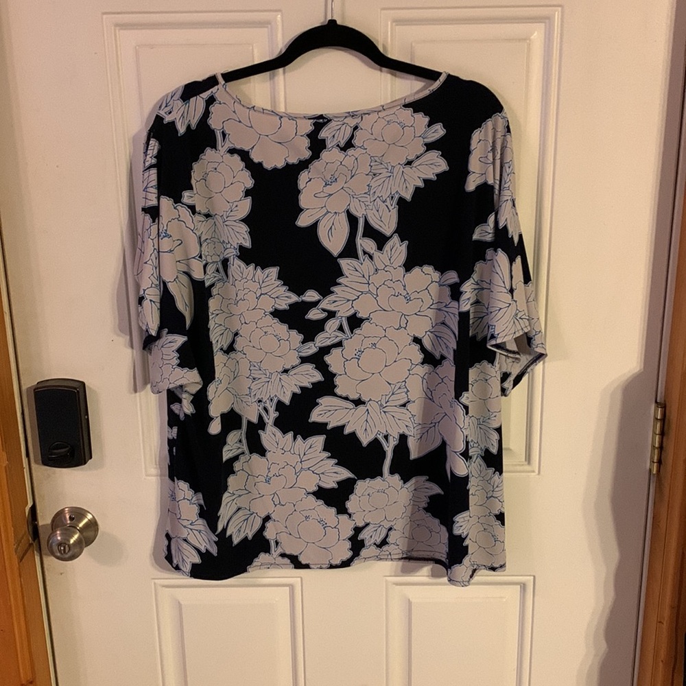 Cold Shoulder Flowered Top - Picture 2 of 6